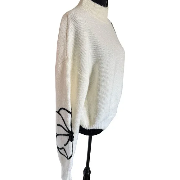 Gilli Women Cream Mock Neck Sweater Black 3D Floral Embroidery Size Large - Picture 7 of 11